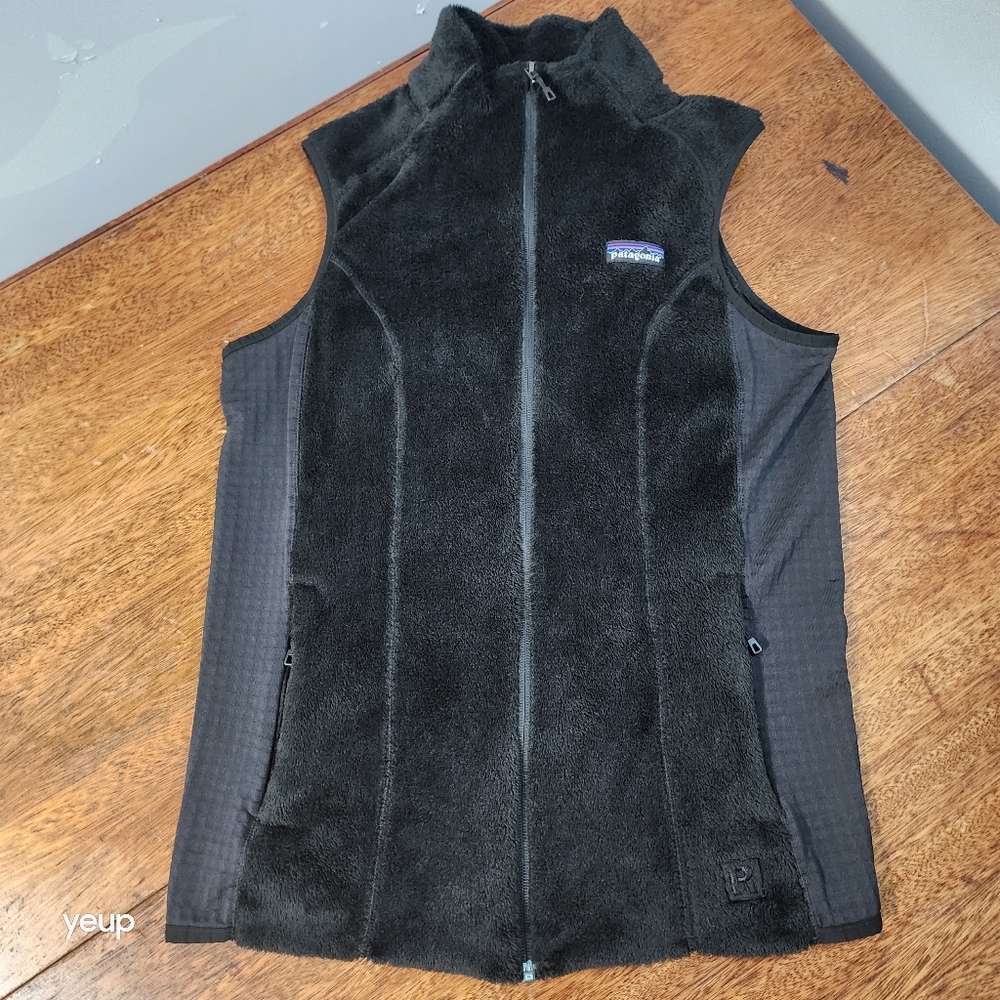 Patagonia women's R2 Fleece vest full zip  large  black